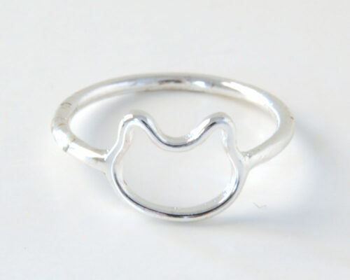 Silver cat shaped ring