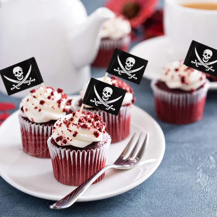jolly-roger-pirate-flag-cupcake-toppers-3
